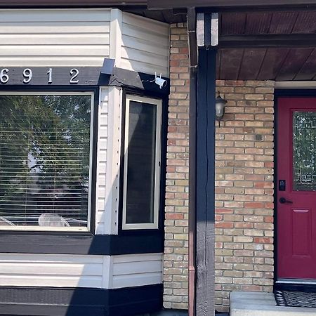 Apartmán Calgary-Banff House Close Lrt&Dt&Free Parking Exteriér fotografie